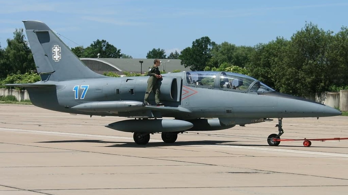 Литва передала Україні легкий штурмовик L-39 Albatros