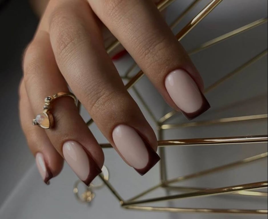 A modern version of the French tips 
