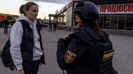 У ДСНС показали наслідки прильоту по меблевому магазину у Харкові - 285x160