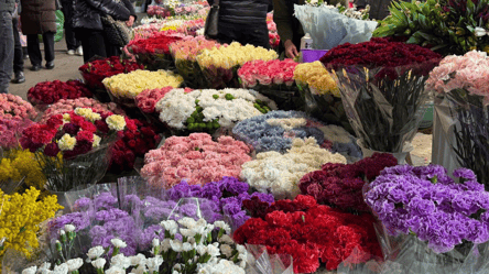 Какие цены на букеты в Киеве перед 8 мартом - 290x166