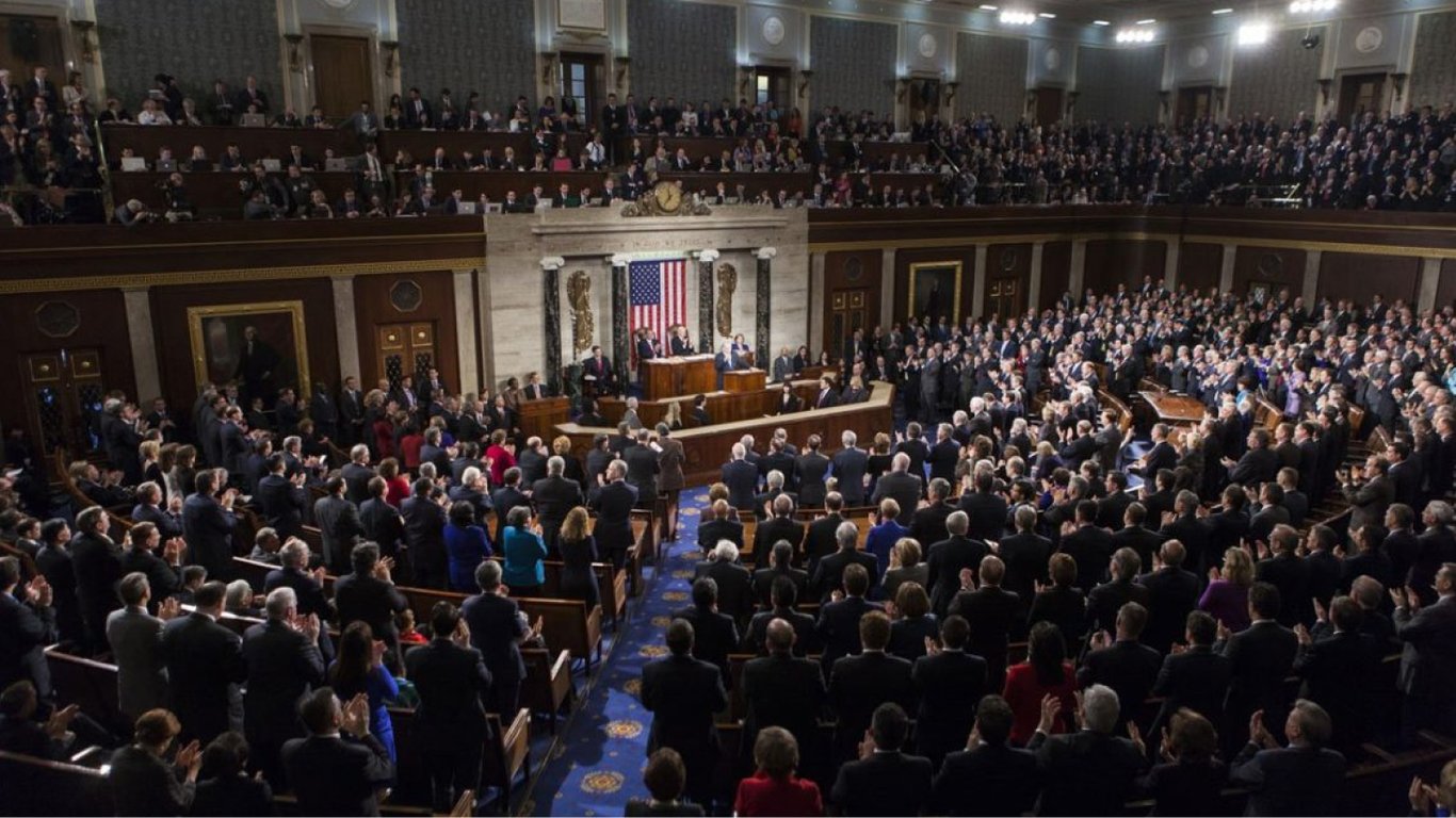Сенат США переносит вопрос предоставления военной помощи Украине на следующий год