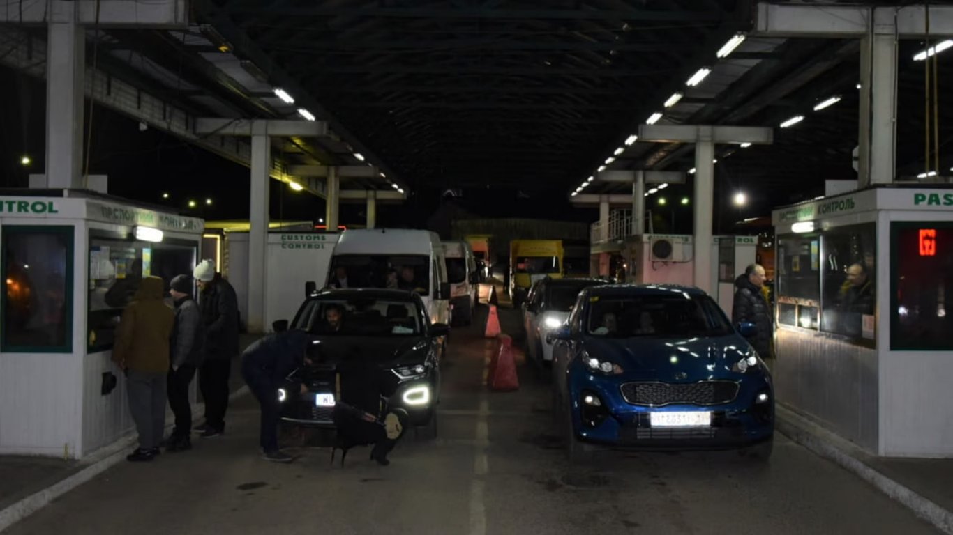 Очереди на границе Украины — на каких КПП вечерние пробки