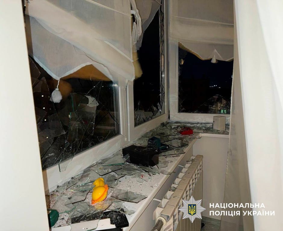 Дрон влетів в квартиру