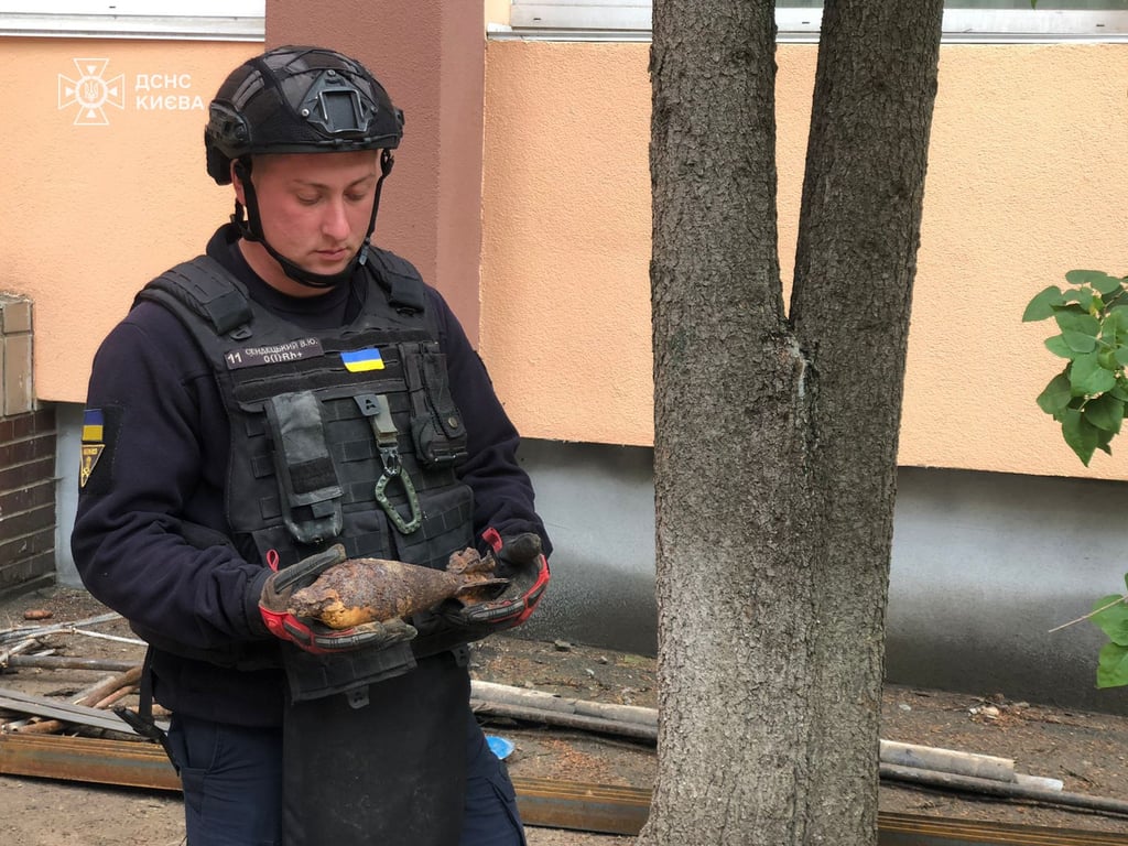 Сапери на території дитсадка у Києві знайшли міну з Другої світової