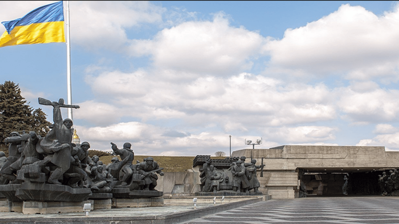 В Киеве в музее Второй мировой войны анонсировали полную декоммунизацию — как реагируют киевляне