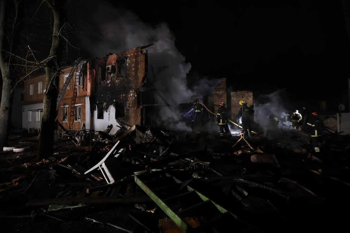 Наслідки атаки РФ на Харків — в ОВА оприлюднили фото - фото 1