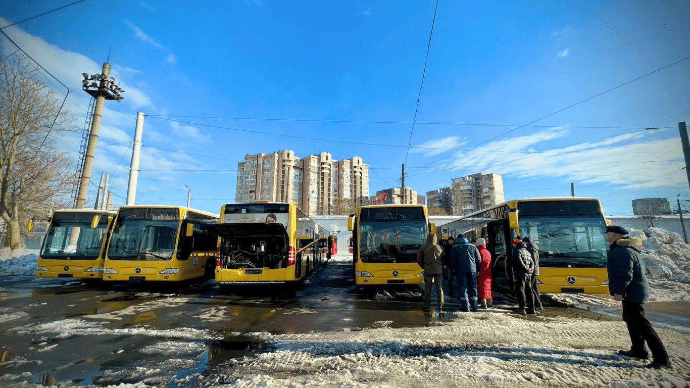Проблеми з гуманітарним транспортом в Одесі — німецькі автобуси не виїжджають на лінії