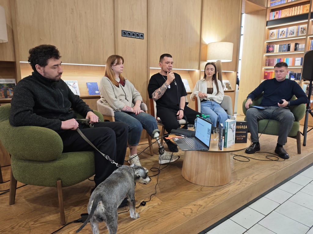 НА ВДНГ відбулася дискусія "Відвертий діалог з ветеранами: разом формуємо культуру безбар’єрного спілкування"