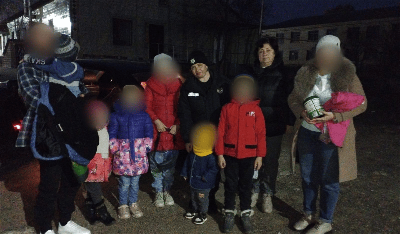 Голодные и замерзшие — на Одесчине мама сбежала от шести детей - фото 1