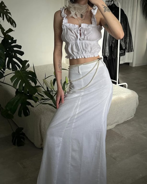 З чим носити білу довгу спідницю