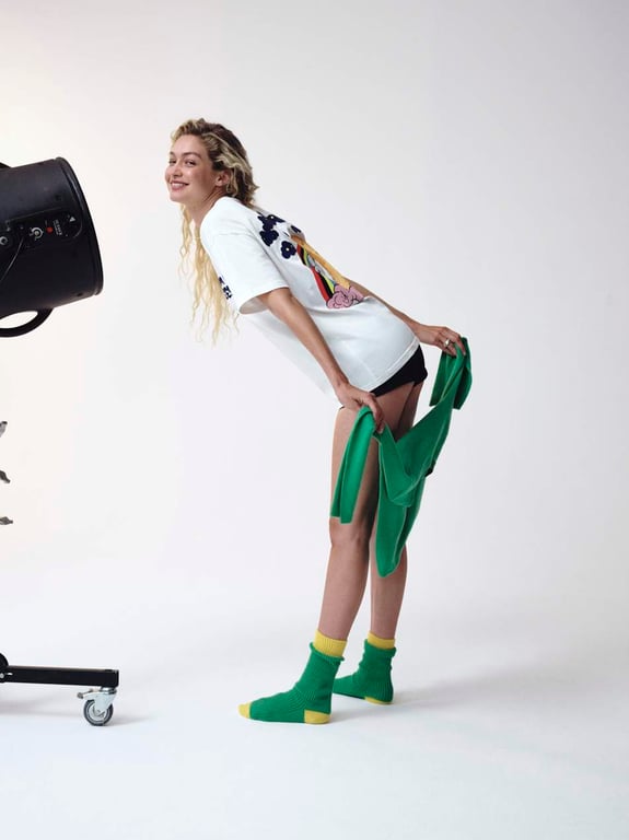 Супермодель Джіджі Хадід похизувалася підтягнутим пресом у модном глянці - фото 2