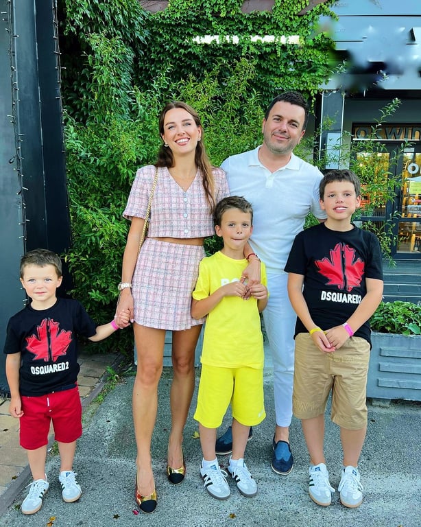 Григорий Решетник с женой и тремя сыновьями