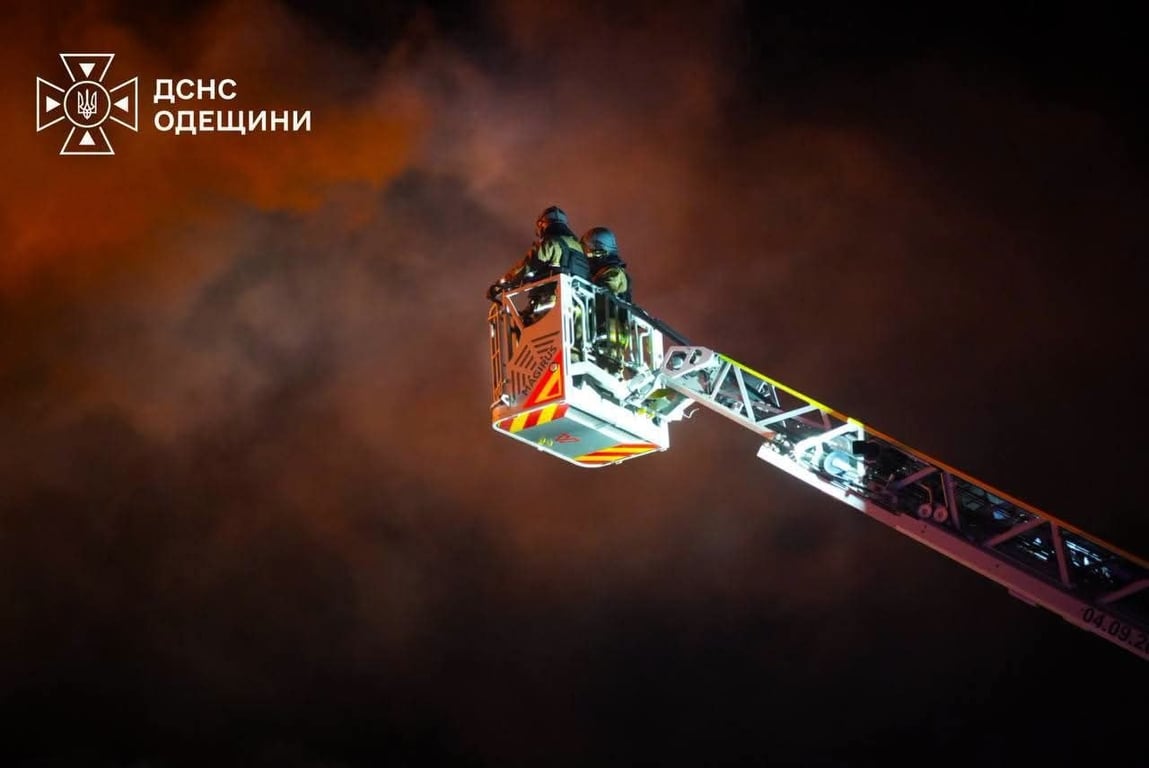 Одеса в диму через пожежу в області