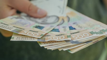 Денежная помощь в 40 тыс. грн — кому и где предоставляют выплаты - 285x160