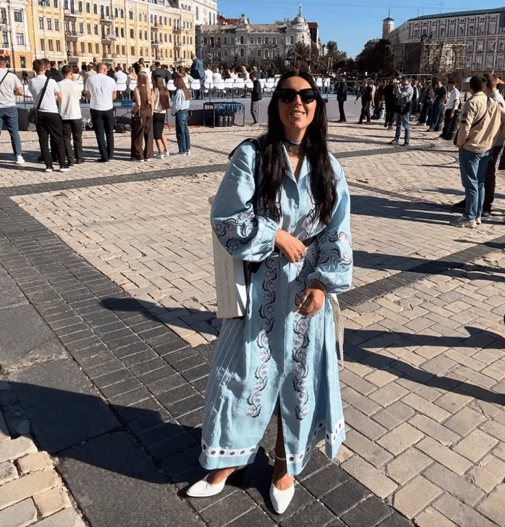 Сукня в українському стилі, що відрізняється оригінальністю