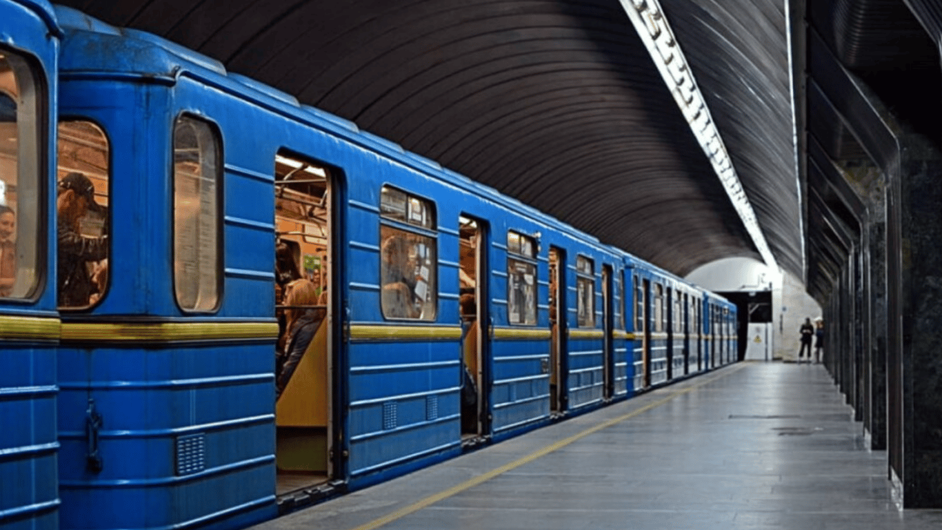Активист рассказал об аварийном состоянии зеленой и красной веток метро в Киеве
