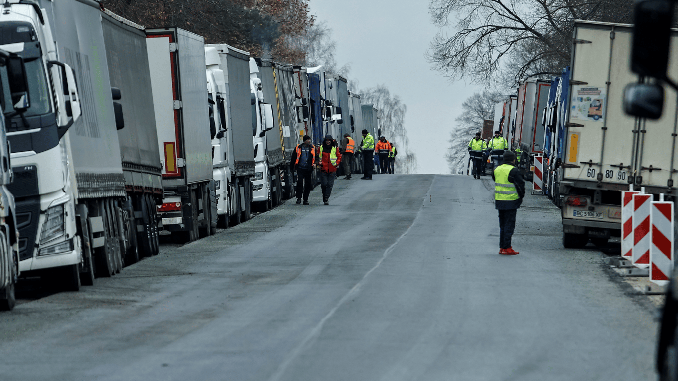На кордоні з Польщею помер ще один водій вантажівки