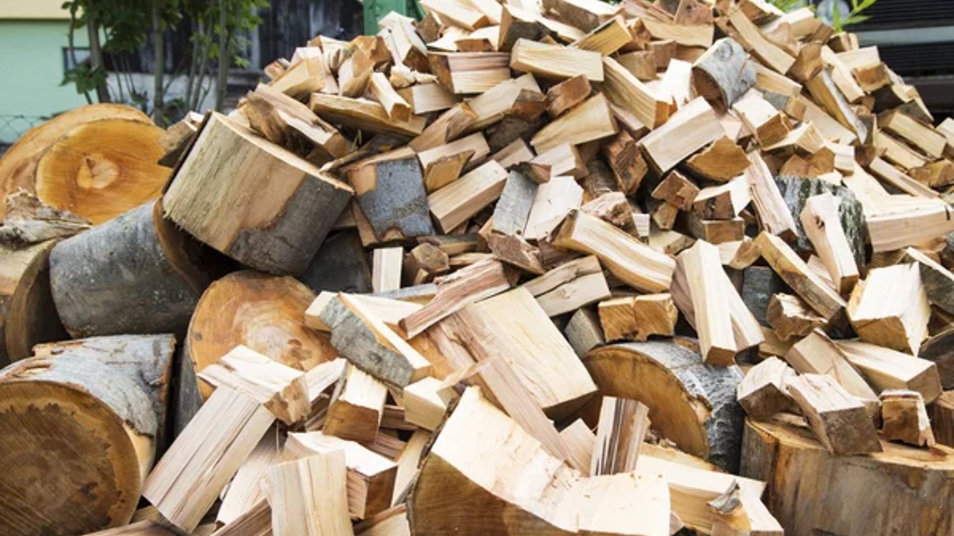 Підготовка до зими: скільки коштують дрова