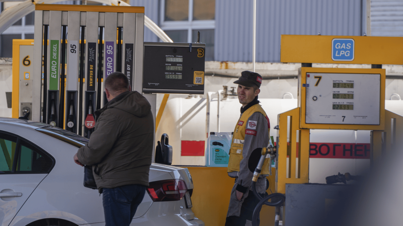 Цены на топливо в Украине на 15 апреля — сколько стоит бензин, газ и дизель