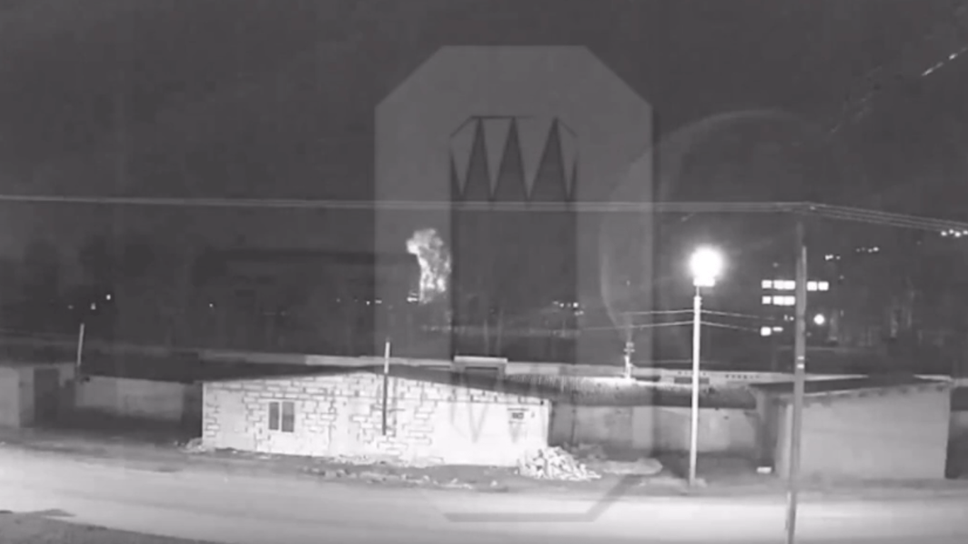 Ночью неизвестные дроны атаковали авиацентр в Воронежской области РФ