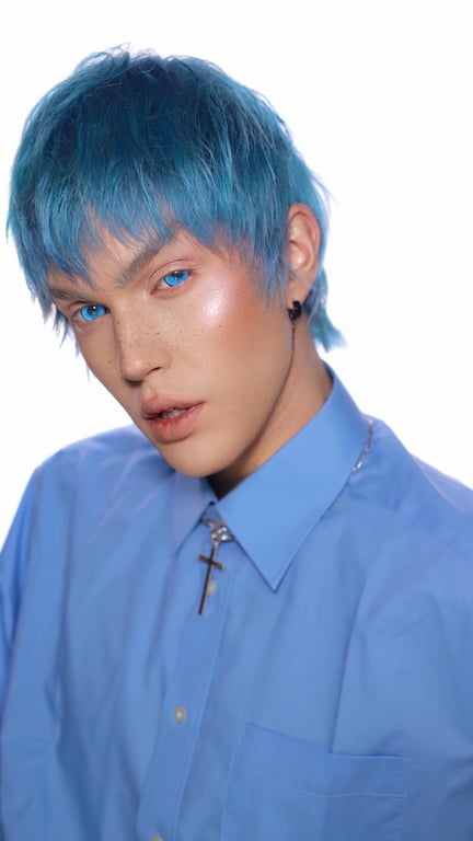 Мама Єгора Андрюшина важко пережила втрату будинку. Фото: instagram/egor_mua