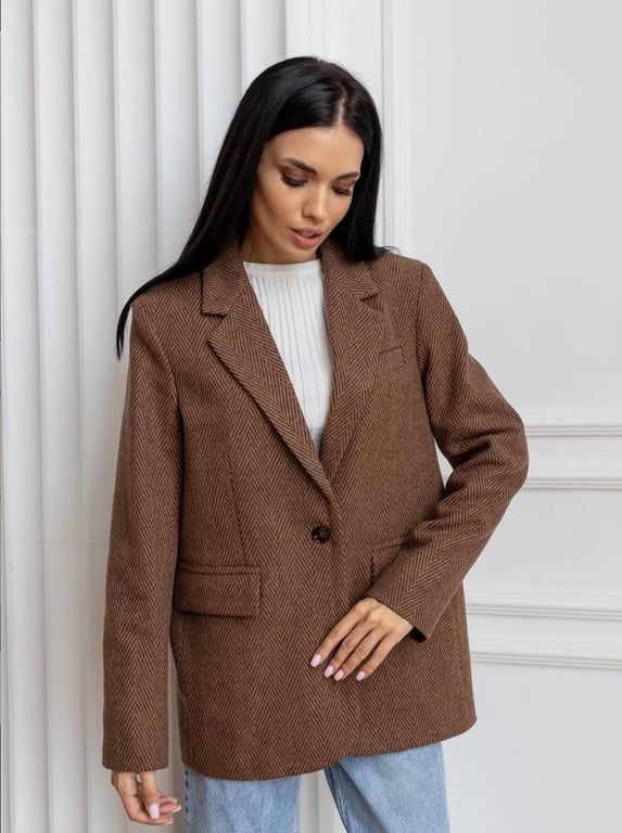 Жакет вже став незмінною річчю в жіночому гардеробі