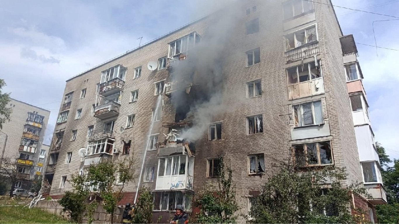 Прямий удар по будинку в Ізюмі на Харківщині: є жертви