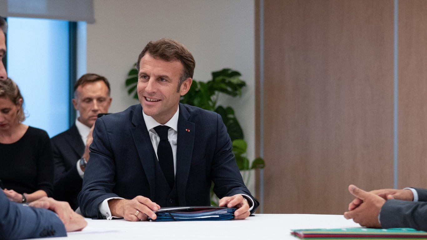 ЗМІ дізналися, чи розпустить президент Франції парламент