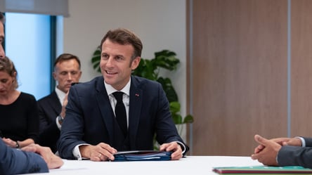 СМИ узнали, распустит ли президент Франции парламент - 285x160