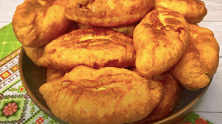Пухкі смажені пиріжки зі сливами — смачно як у дитинстві - 285x160