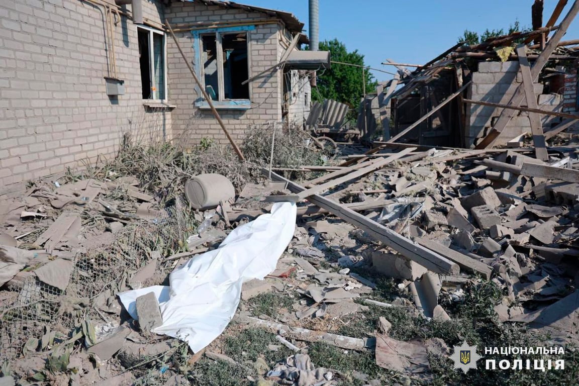 На Харківщині лунали вибухи — одна людина загинула, троє поранені - фото 3