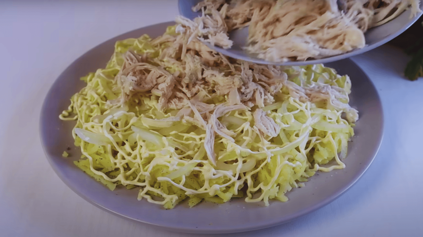 смачний салат з пекінською капустою та куркою