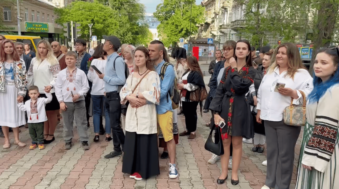 Святкуємо не лише День вишиванки, а саме життя: фоторепортаж з Одеси - фото 1