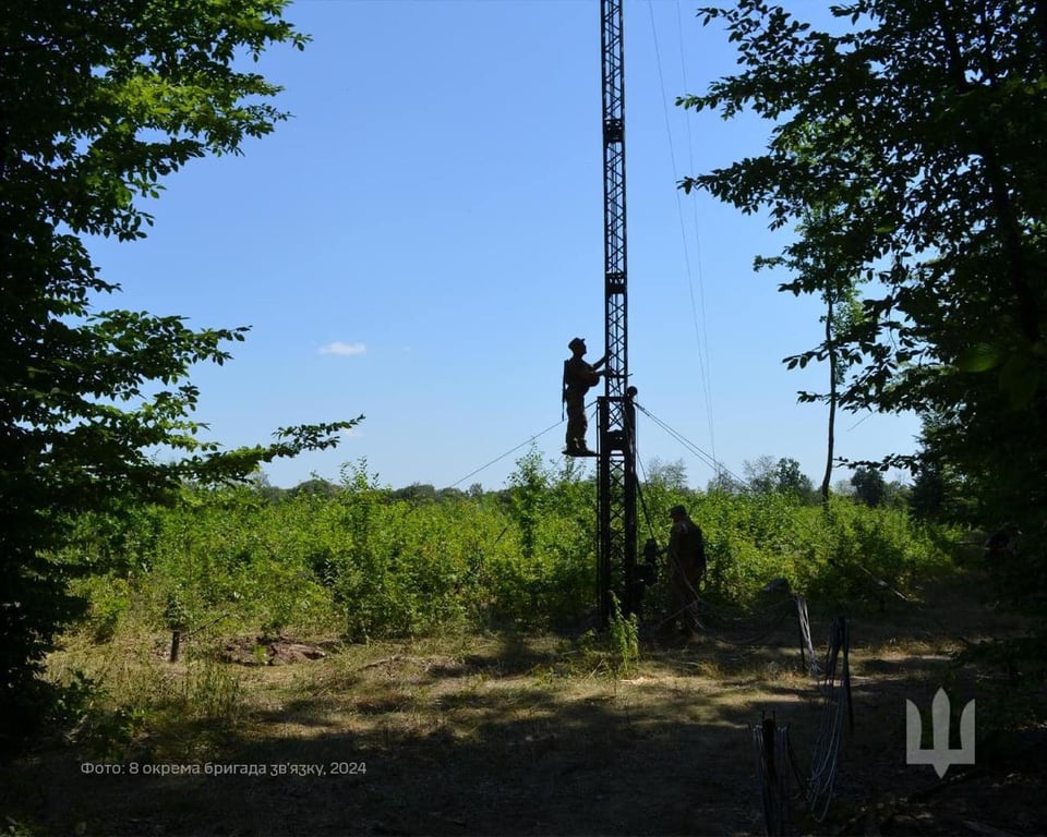 Сирський та Зеленський привітали військових-зв'язківців з професійним святом - фото 4