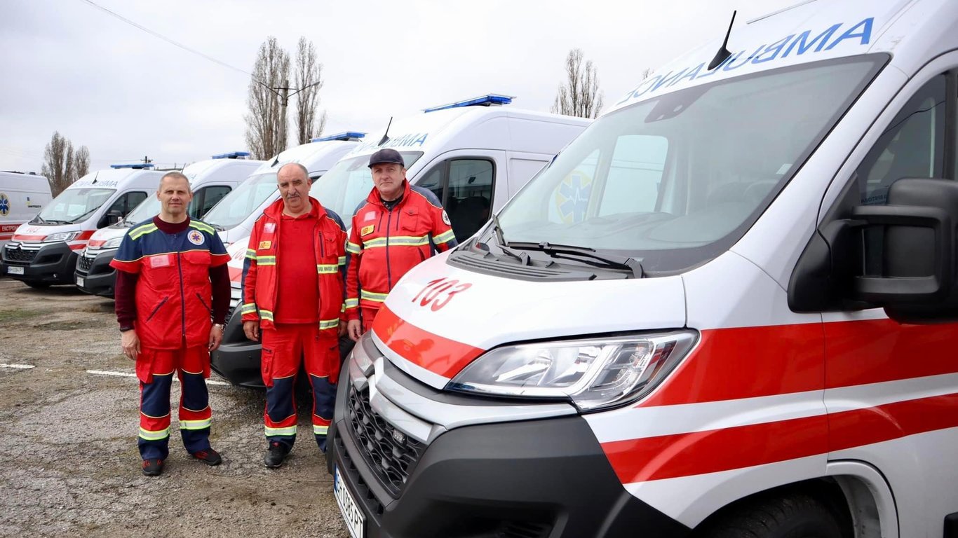 Рятувати життя стане легше: до Одещини надійшли нові авто швидкої допомоги