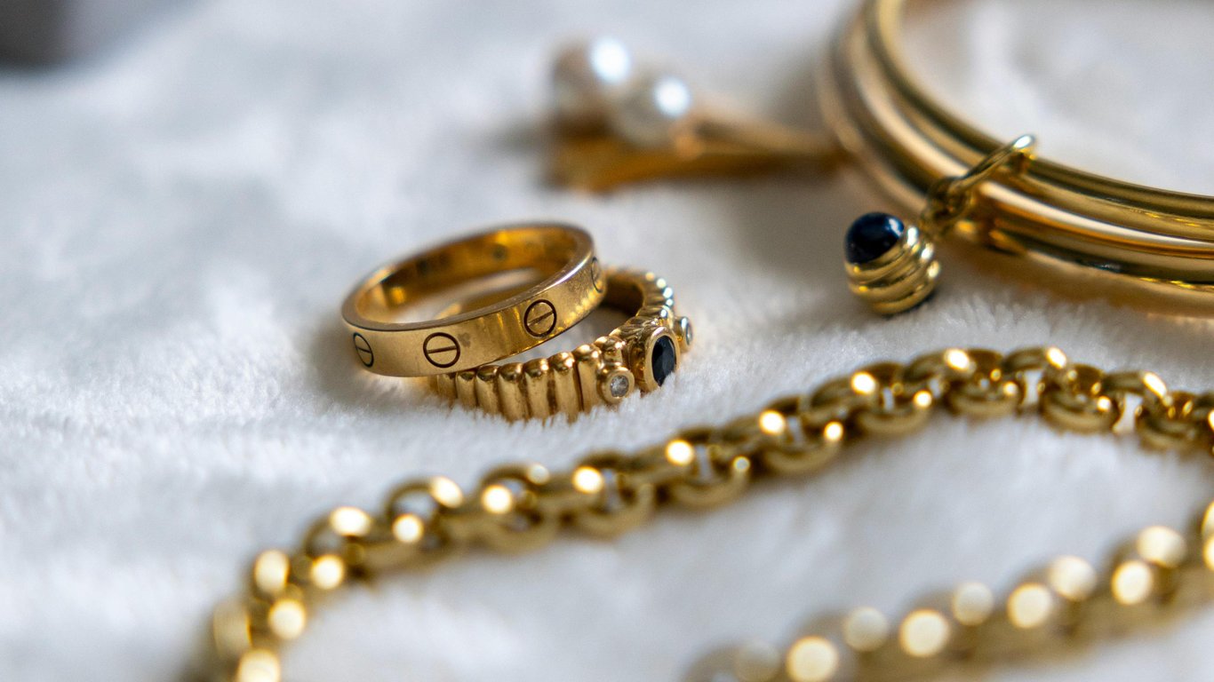 Інвестори рахують збитки — що сталося з цінами на золото