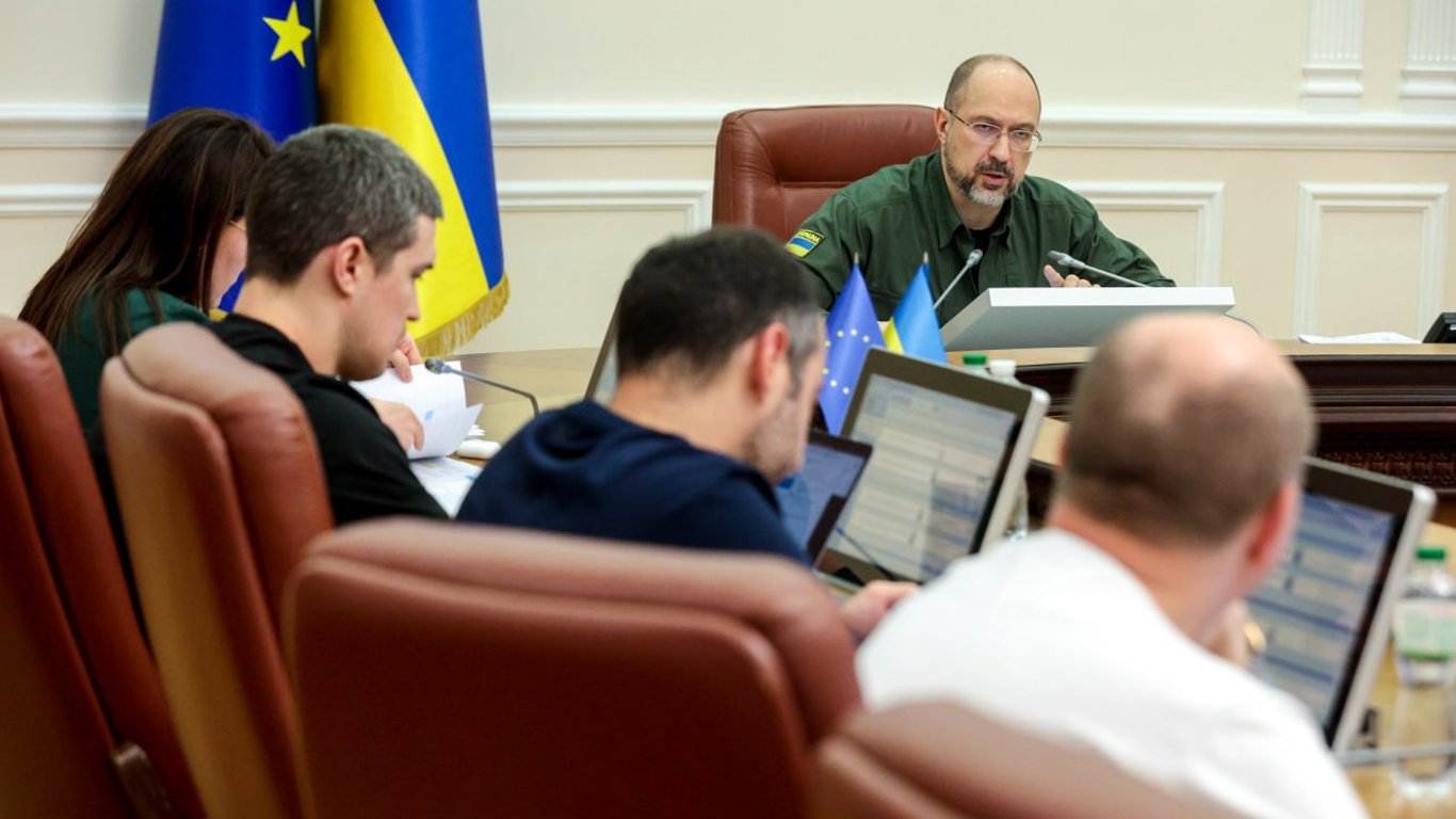 Шмыгаль рассказал, сколько заявлений подали украинцы на восстановление жилья