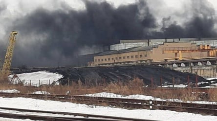 В россии горит завод, который производит двигатели для военной техники оккупантов: детали - 285x160