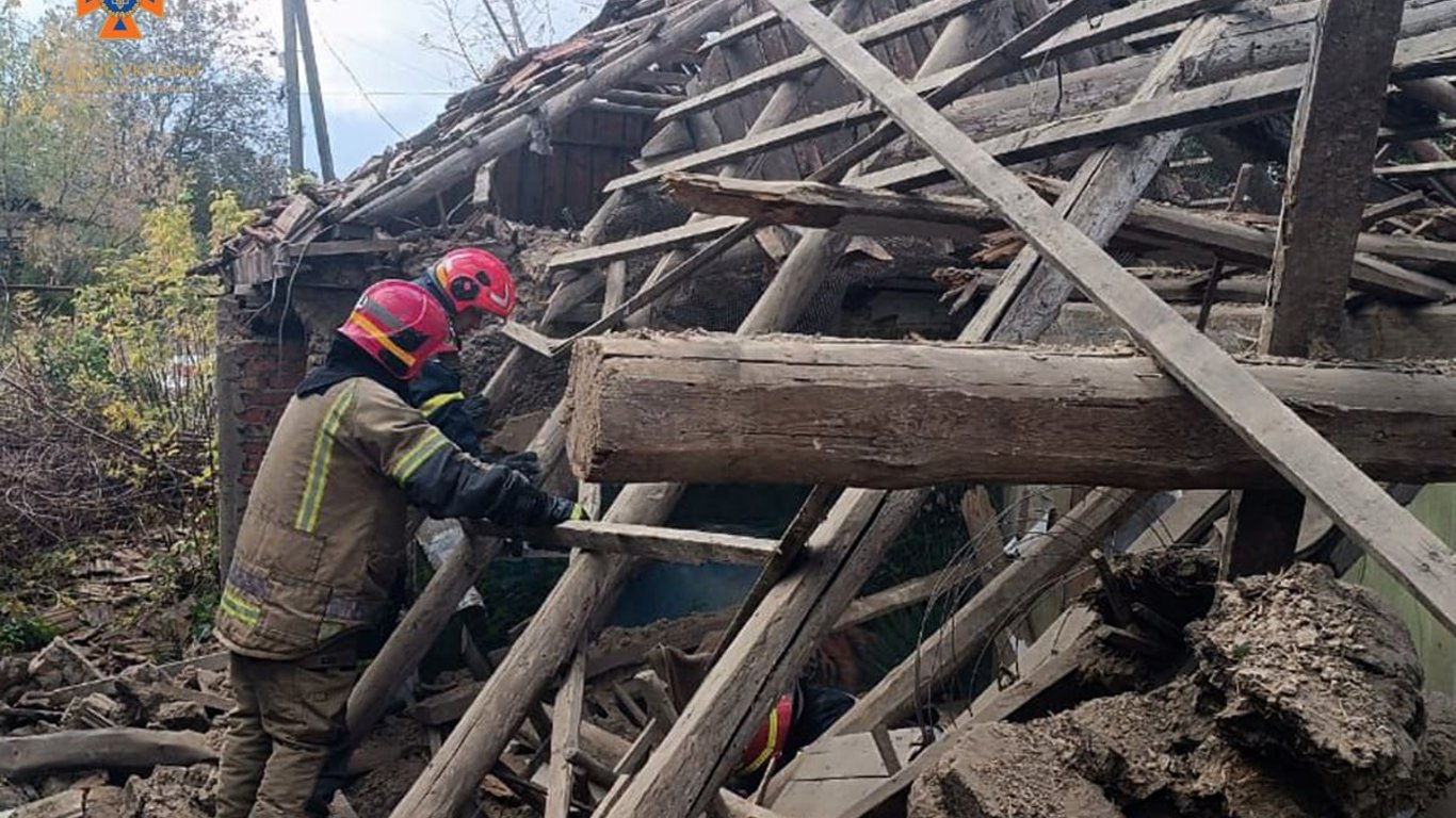 На Дніпропетровщині вибухнув будинок: з-під завалів врятували чоловіка