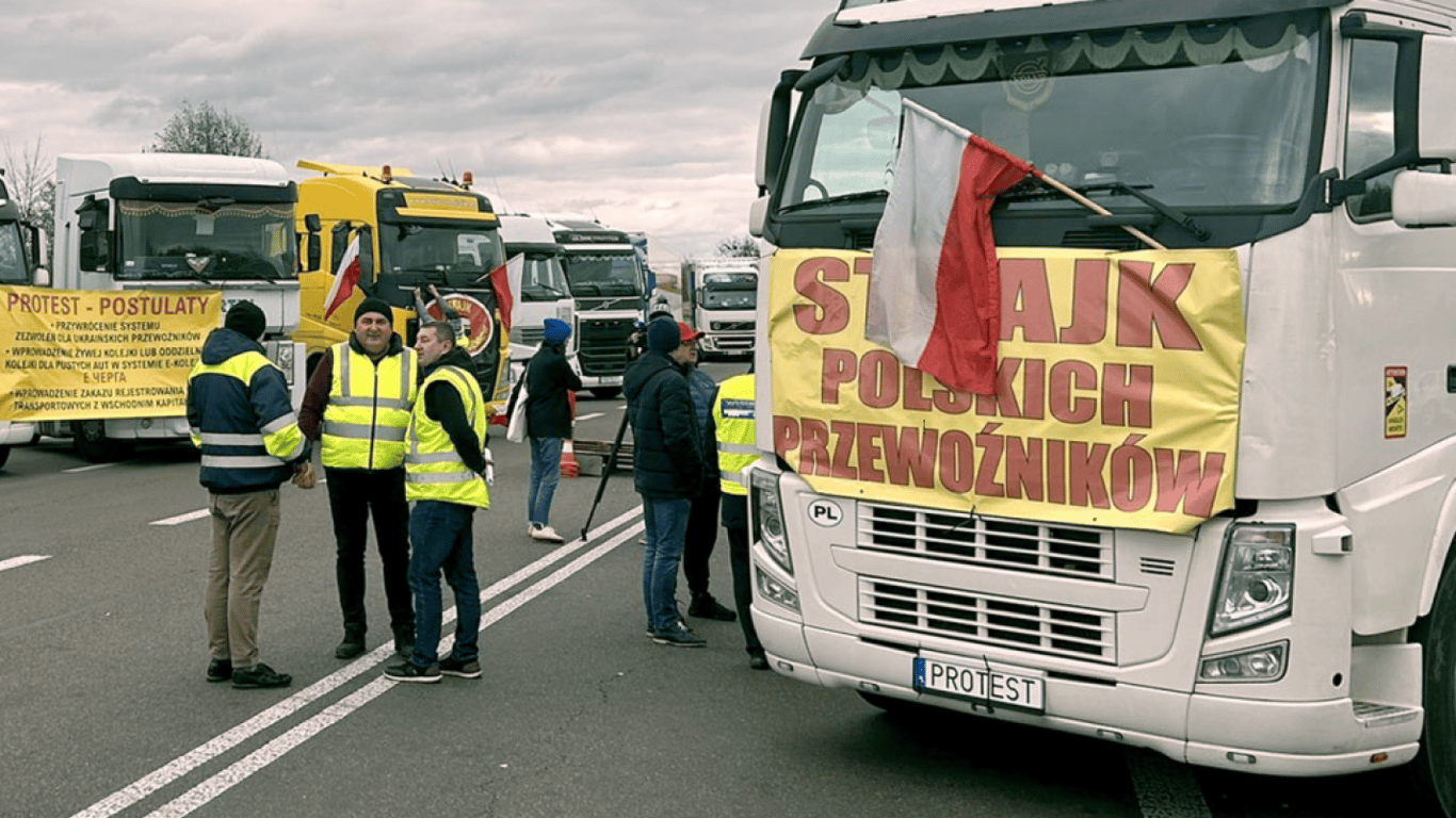 Польские перевозчики не пропускают в Украину гуманитарную помощь — какая ситуация на границе