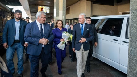 Президенти Литви і Фінляндії приїхали до Києва напередодні Дня Незалежності - 290x166
