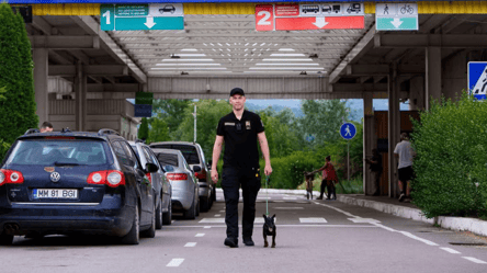 Десятки авто у заторах — на яких КПП доведеться стояти в черзі - 285x160