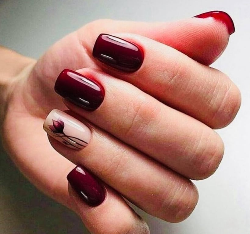 Манікюр в бордовому відтінку має стильний вигляд
