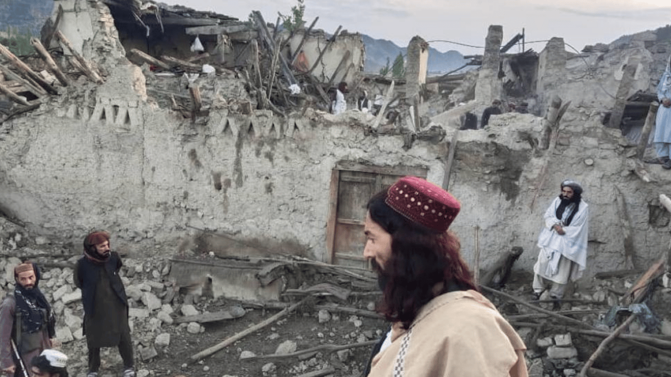 В Афганистане произошло мощное землетрясение, погибло более 2 тыс. человек - 64x64