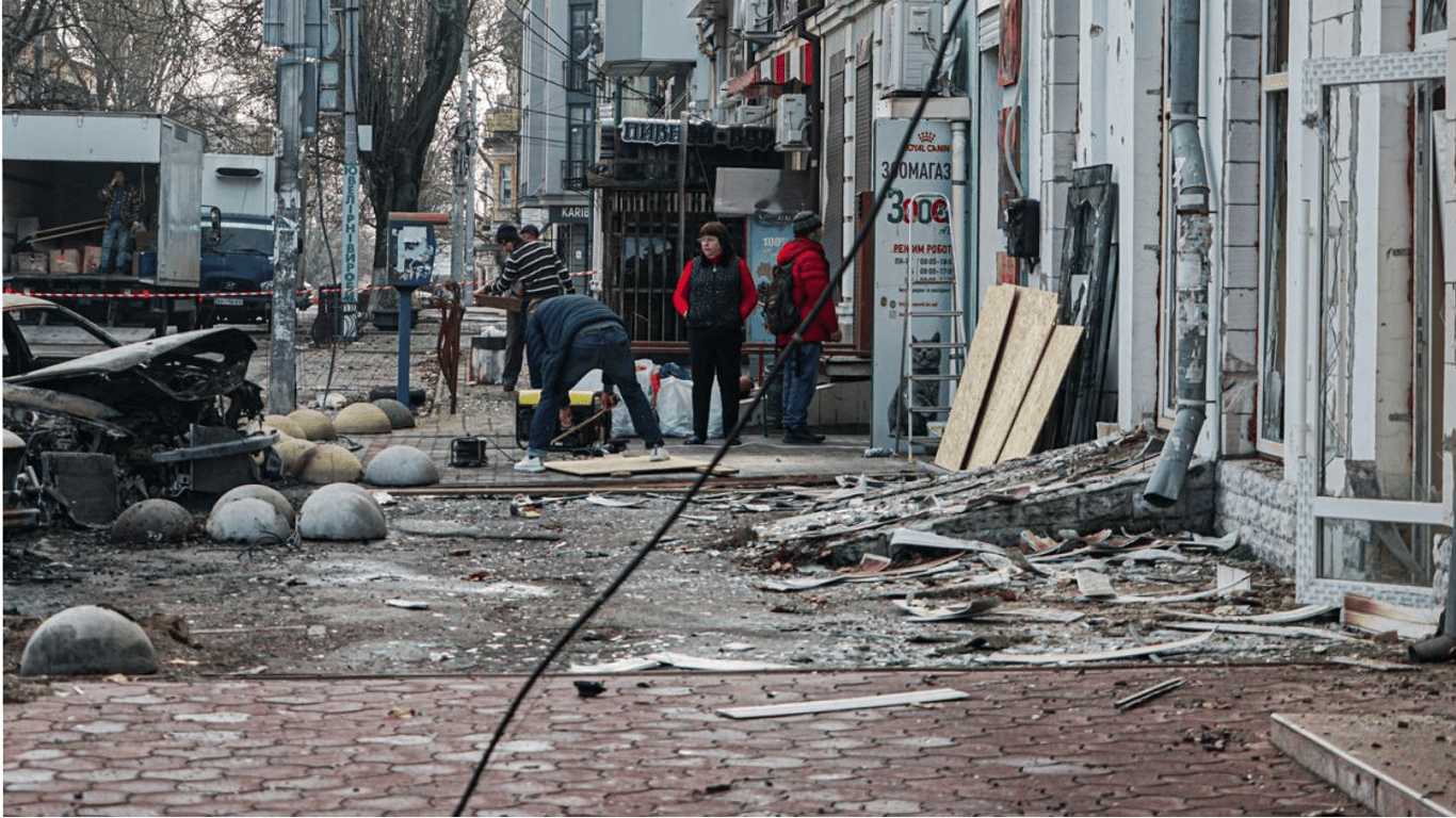 Россияне снова атаковали Херсонщину: на людей бросили взрывчатку с беспилотника