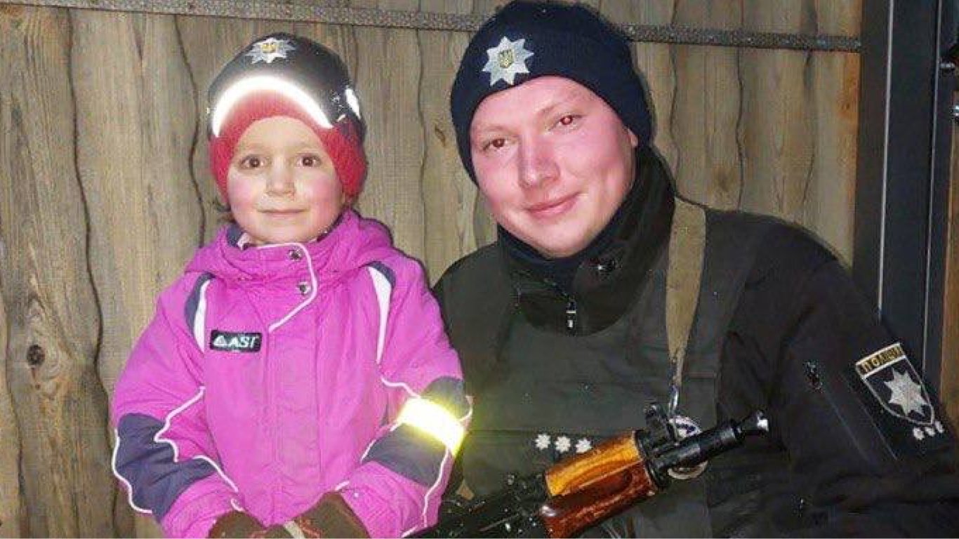У Київській області правоохоронці розшукали в лісі 4-річну зниклу дівчинку: деталі розшуку