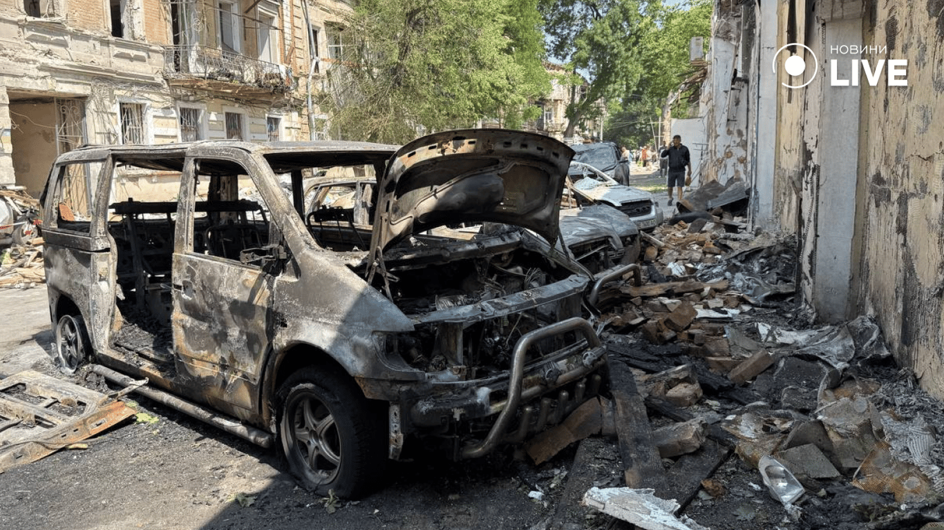 Все, що залишилося від будинку в Одесі після обстрілу - фото 7