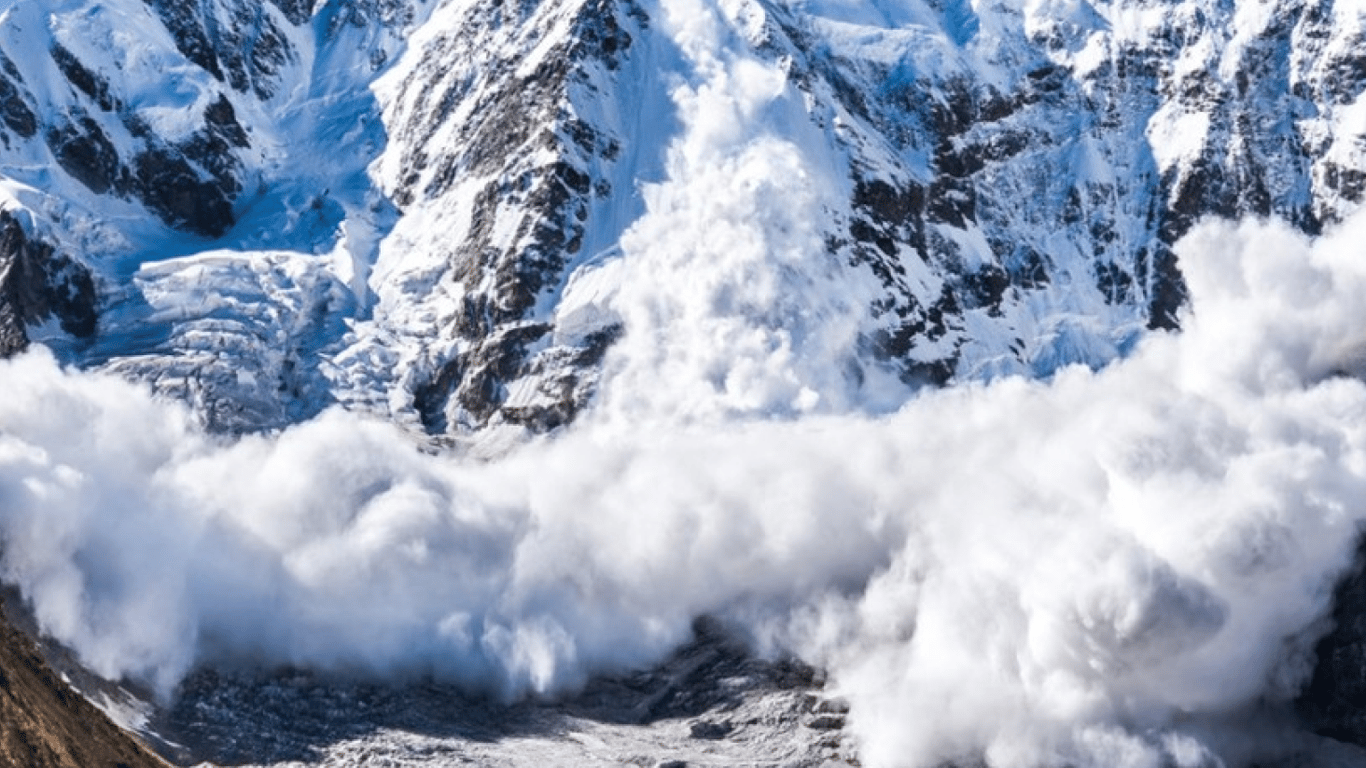 В Украине возникла опасность схождения лавин в нескольких областях: детали