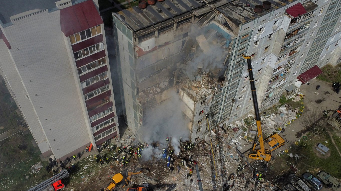 В Умани увеличилось количество погибших в результате российского удара по многоэтажке