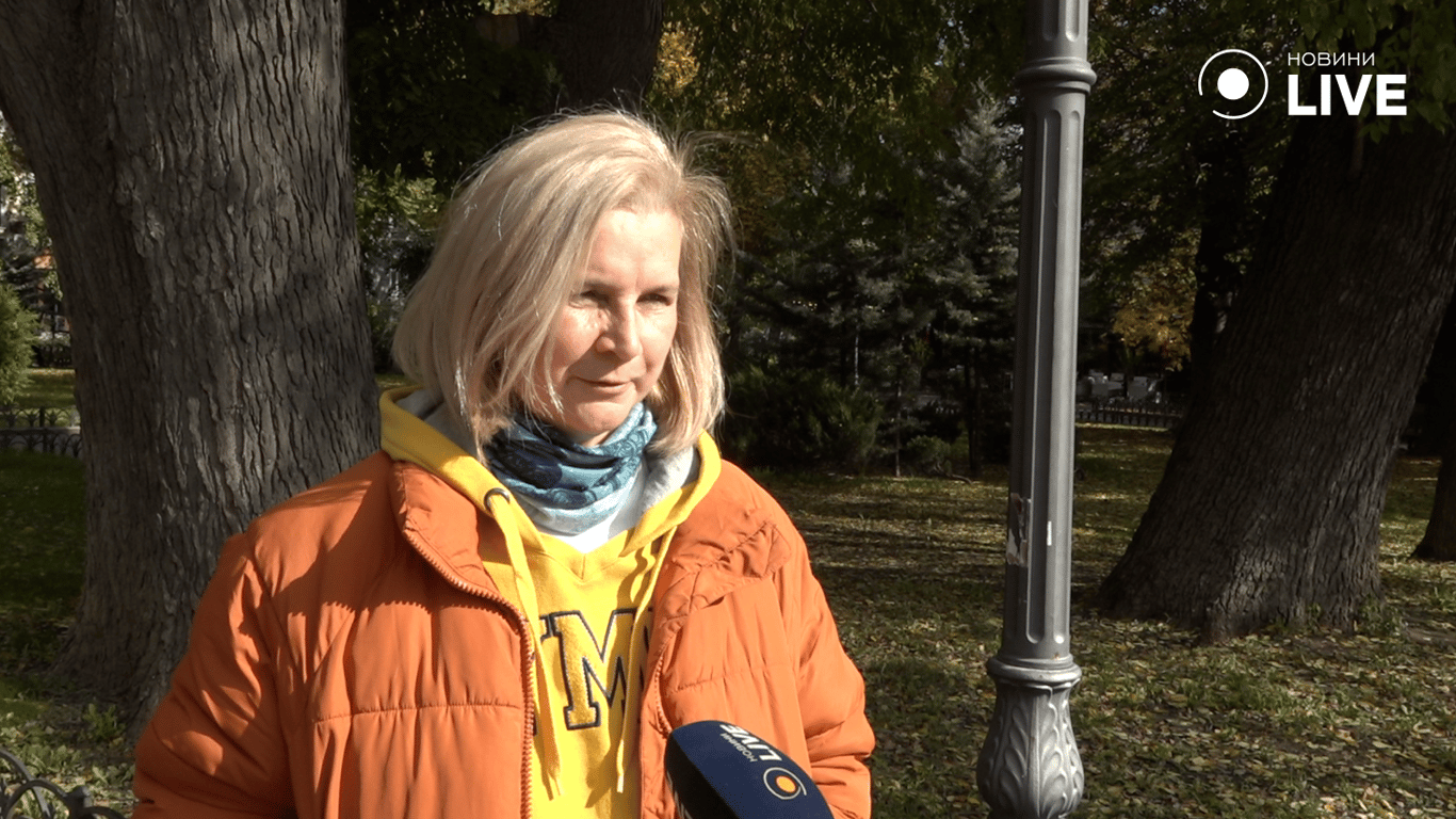 Місцева жителька Олена про дискусійне питання з приводу переведення годинника 